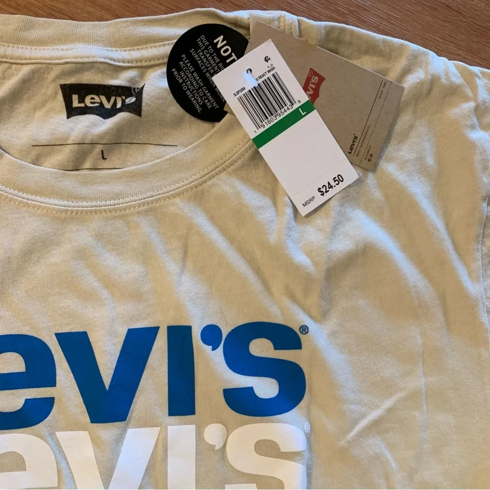 Levi’s Stacked Logo Cream T-shirt Tee Large 100% cotton Unisex